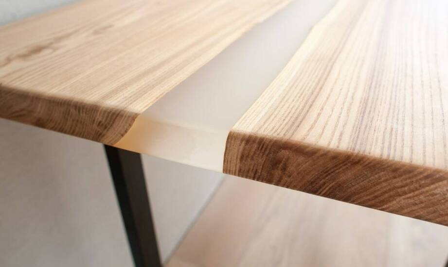 Stół z litego drewna – jakie cechy decydują o jego wyjątkowej trwałości?