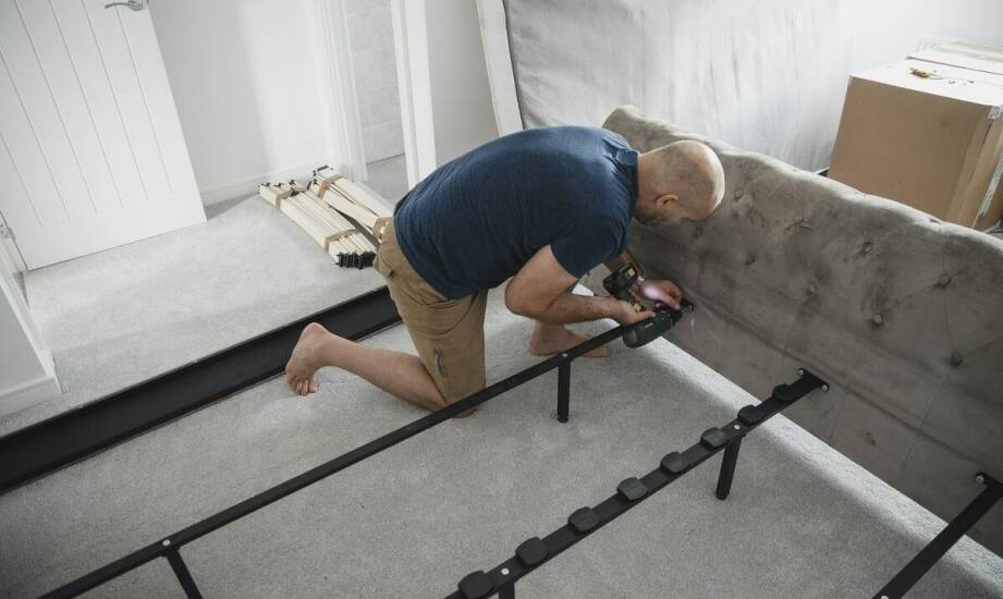 Stelaż podnoszony do łóżka – komfort snu i praktyczne rozwiązania w sypialni