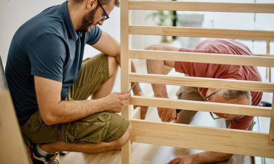 Stelaż podnoszony do łóżka – funkcje, zalety i zastosowanie w codziennym życiu