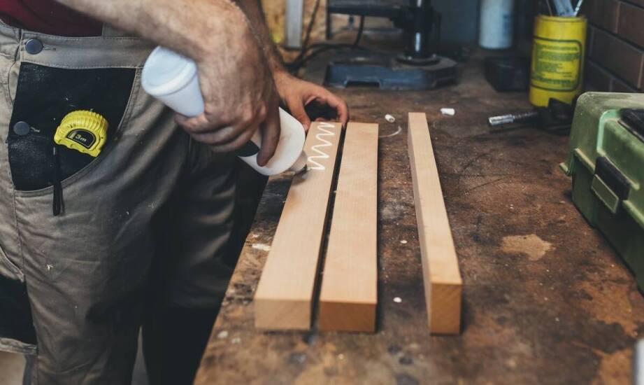 Indywidualne projekty mebli drewnianych – inspiracje, zalety i możliwości