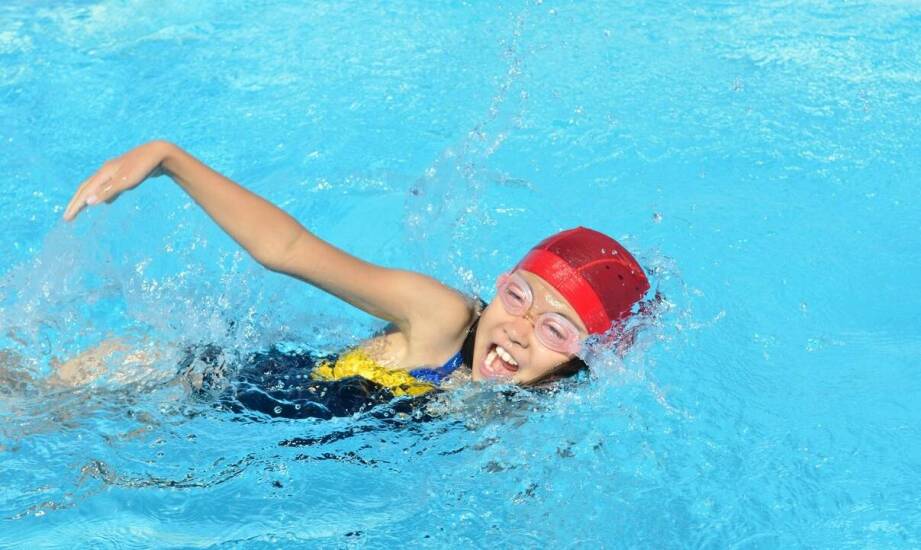 Pływanie dla początkujących – najważniejsze zasady bezpiecznego startu