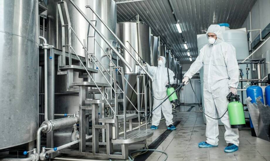 Czyszczenie instalacji przemysłowych – efektywność, bezpieczeństwo i korzyści