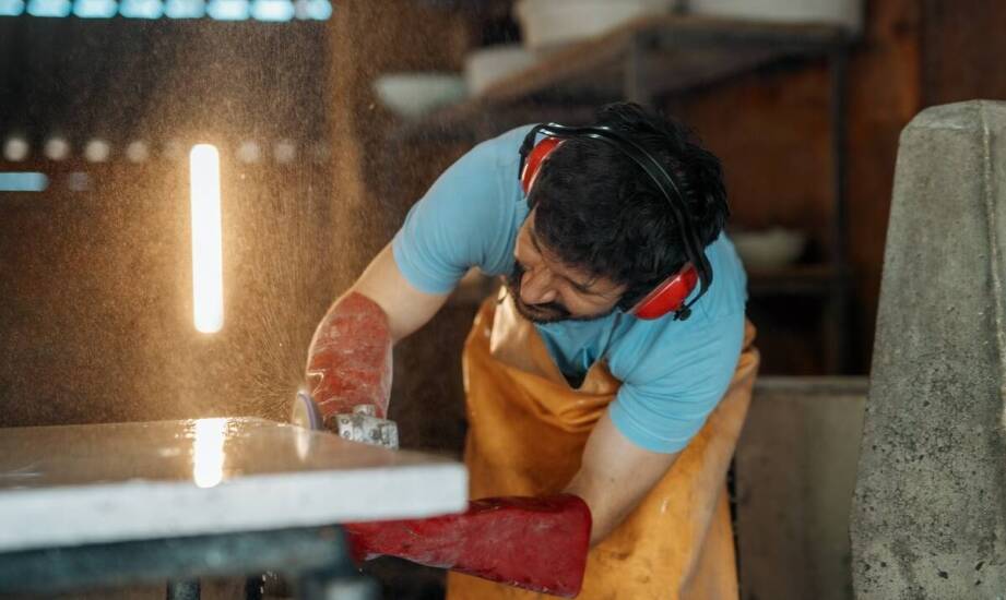 Szkło w nowoczesnych aranżacjach – funkcje, inspiracje i możliwości zastosowań