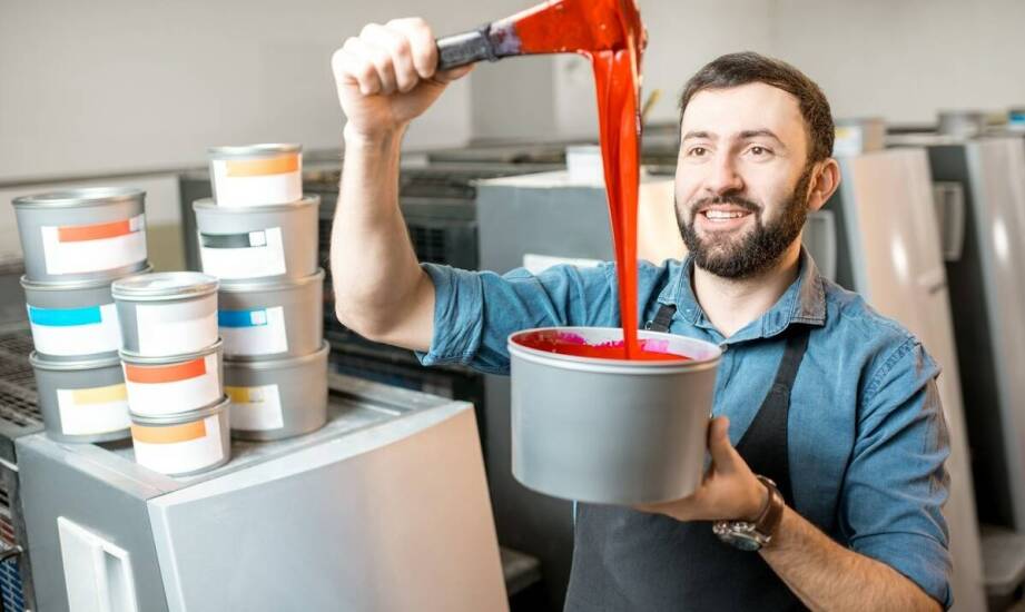 Szkło w domu i biurze – pomysły na stylowe i funkcjonalne rozwiązania