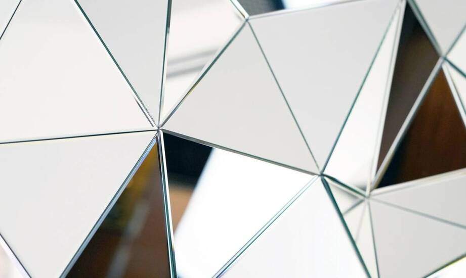 Lustra fazowane jako element dekoracyjny – inspiracje do aranżacji wnętrz