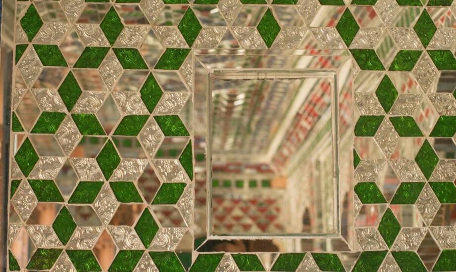 Płytki lustrzane – efekty świetlne i metamorfoza wnętrz z nutą elegancji