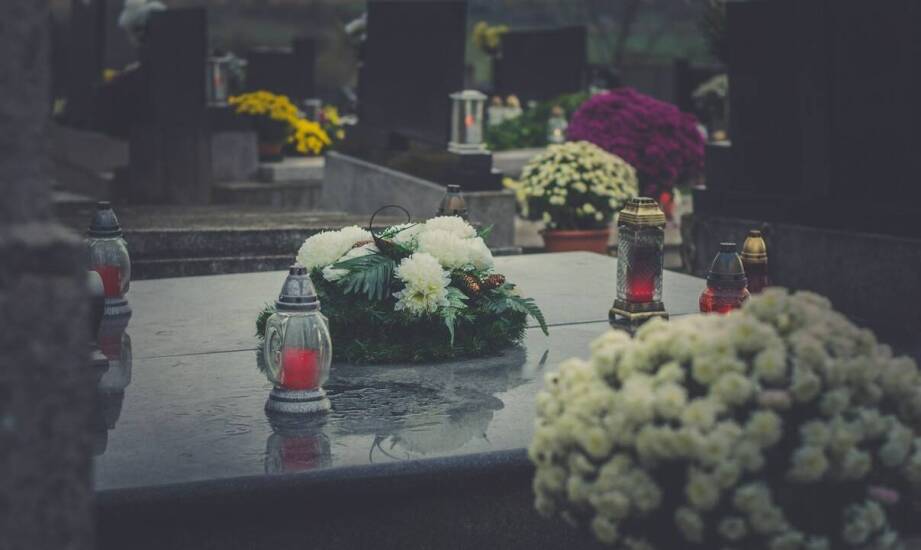 Jak wybrać odpowiednią fotografię do upamiętnienia osoby zmarłej