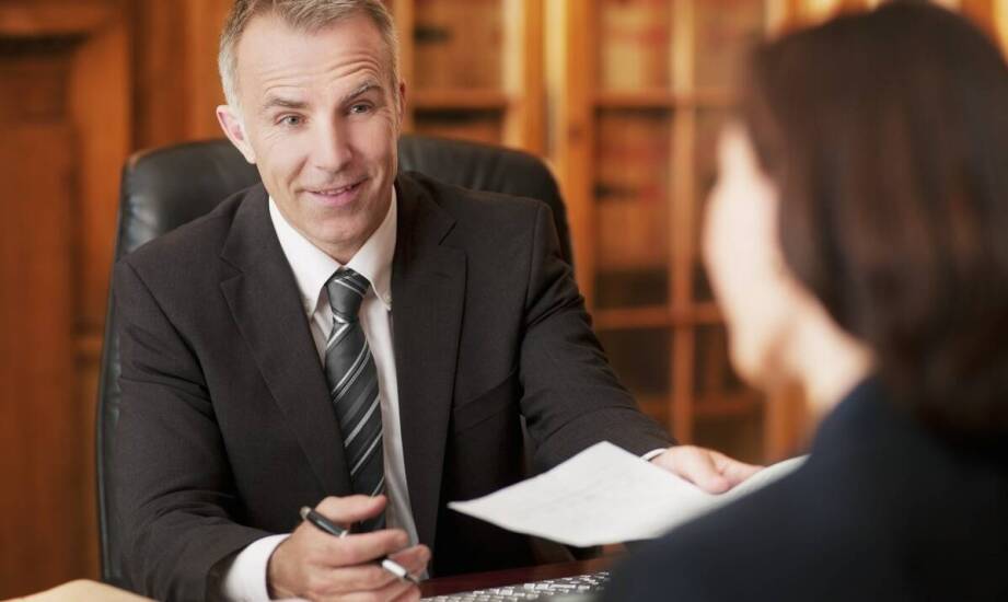 Kiedy warto skorzystać z pomocy prawnika i jakie są dostępne możliwości