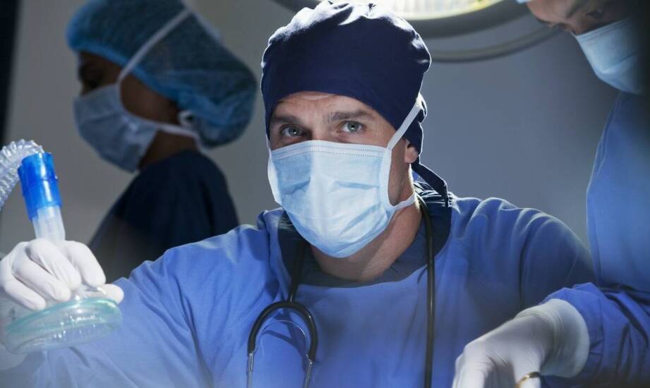 Jak przebiega operacja chirurgiczna? Etapy zabiegu i zalecenia po operacji