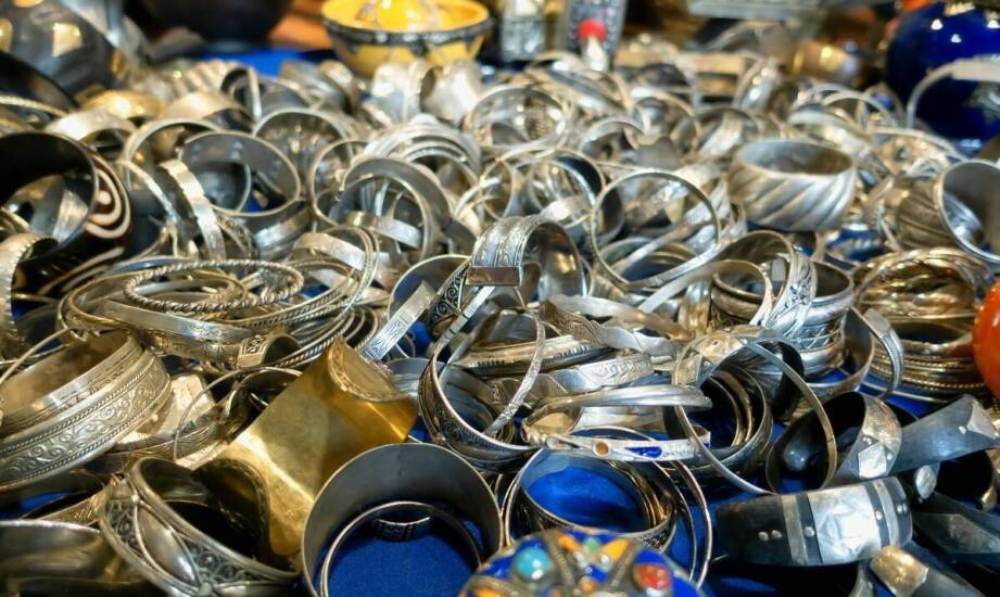 Jak działa skup złomu i co warto wiedzieć przed sprzedażą metali