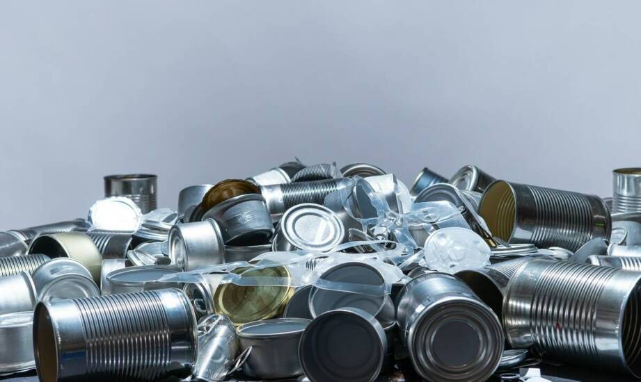 Kontenery na złom – jak wygląda wynajem i odbiór odpadów metalowych?