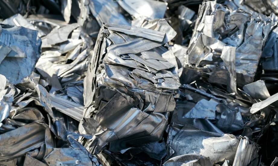 Jakie przedmioty zawierają aluminium i gdzie szukać surowca do sprzedaży?