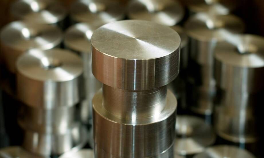 Metale kolorowe – czym są, jak je rozpoznać i jakie mają zastosowanie?