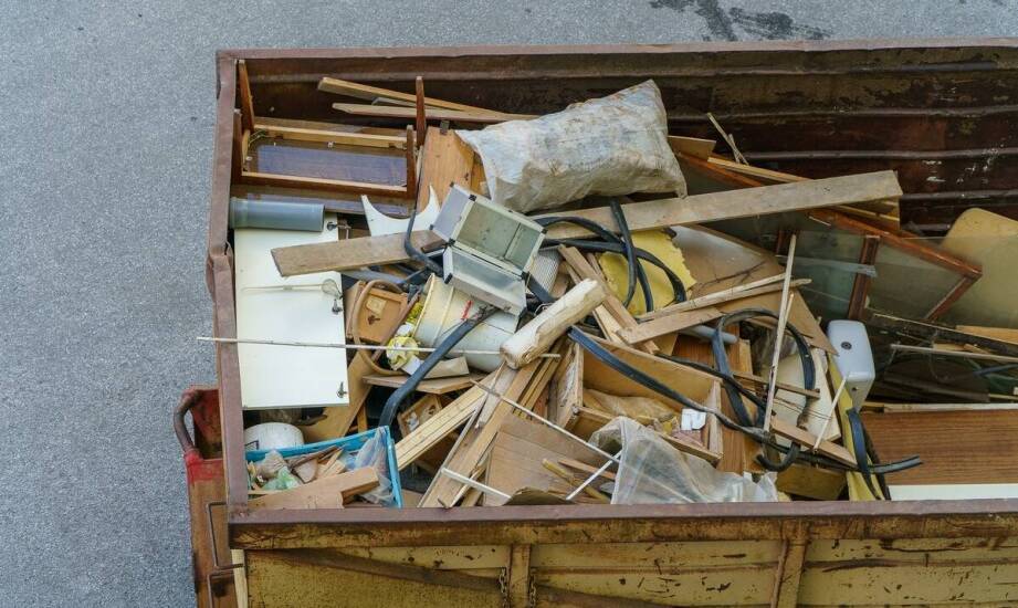 Złom – jak przygotować odpady metalowe do sprzedaży i recyklingu