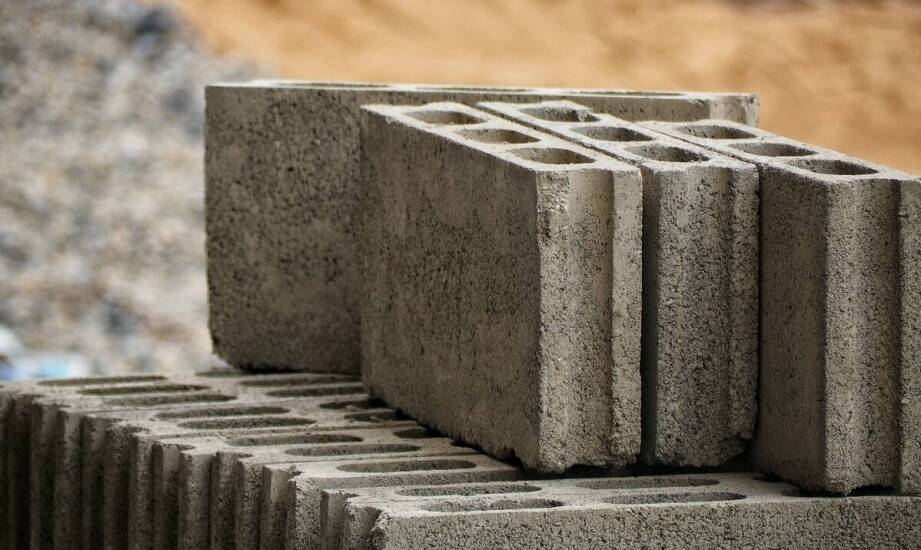 Bloczki fundamentowe – zastosowanie, rodzaje i zalety w budownictwie