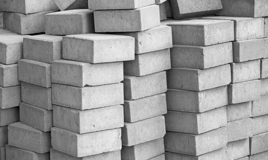 Pustaki ścienne – jakie materiały wybrać do budowy domu?