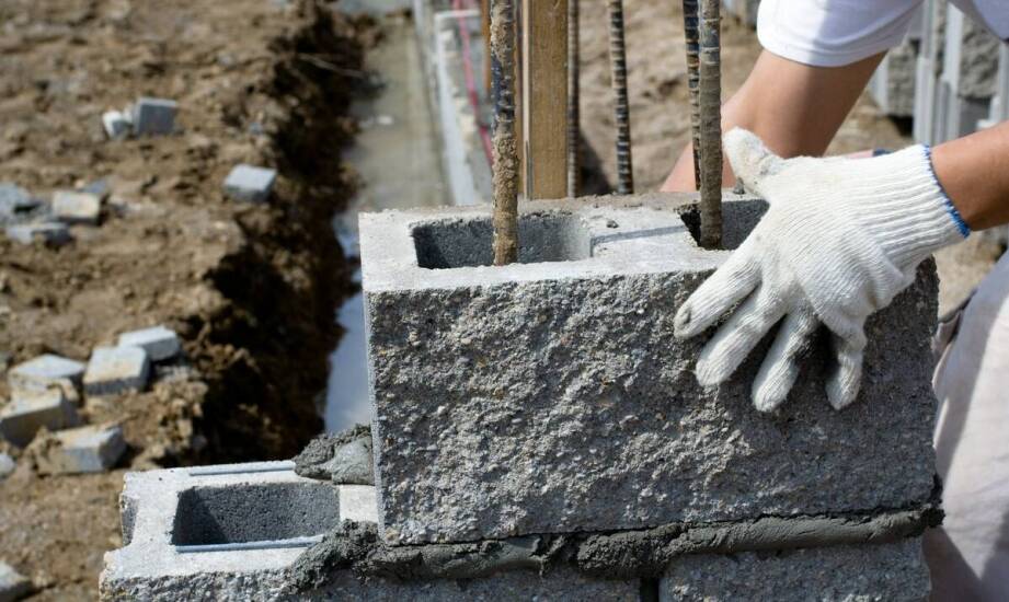 Na co zwrócić uwagę przy wyborze bloczków fundamentowych do budowy domu