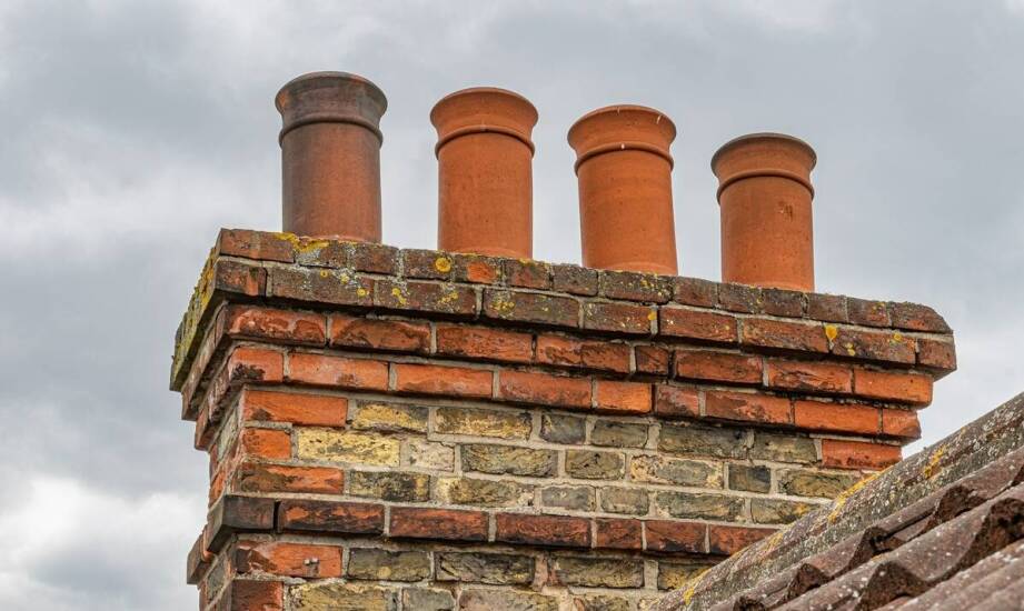 Kominy – rodzaje, budowa i kluczowe zasady prawidłowego montażu