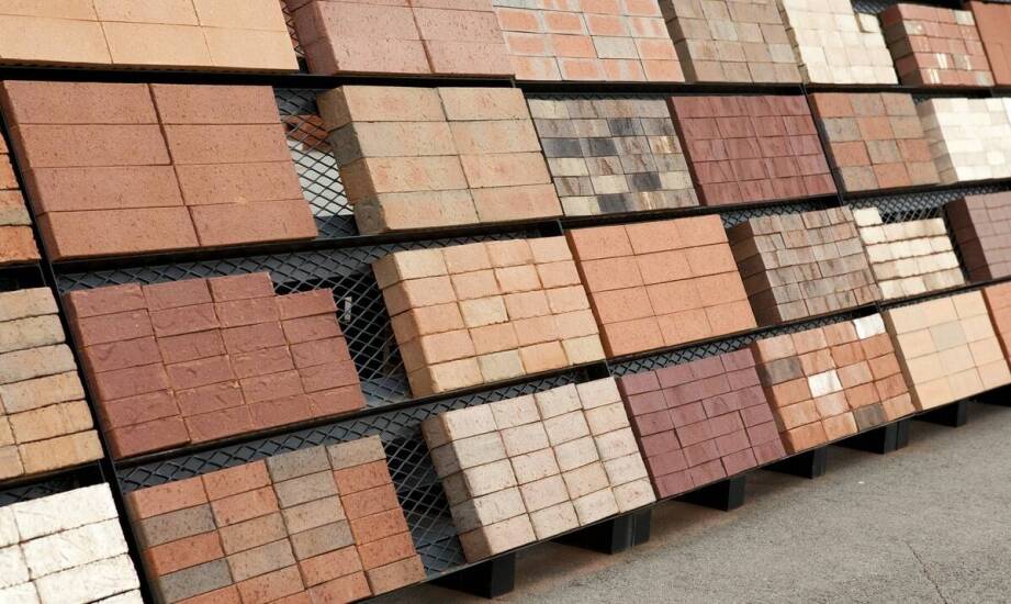 Bloczki ścienne – jakie materiały wybrać do sprawnej i solidnej budowy