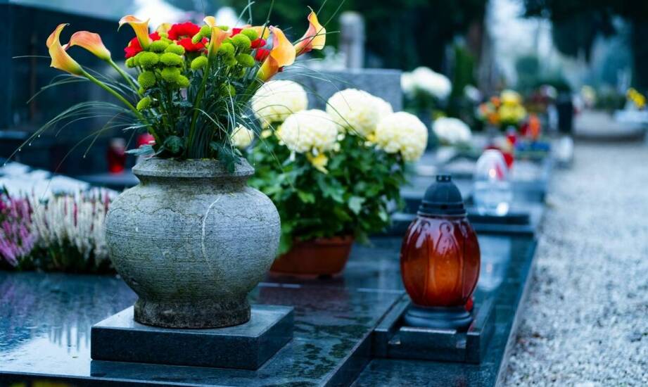 Usługi pogrzebowe – jak przebiega organizacja i jakie są dostępne formy pożegnań