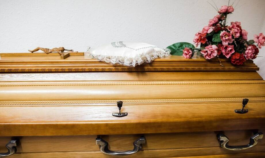 Jakie opcje oferuje branża pogrzebowa i jak wygląda proces pożegnania