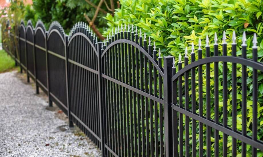 Najczęściej wybierane płoty metalowe – trwałość, funkcjonalność i estetyka