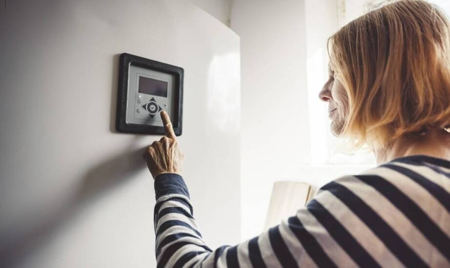 Monitoring zużycia energii – jak optymalizacja wpływa na koszty firmy