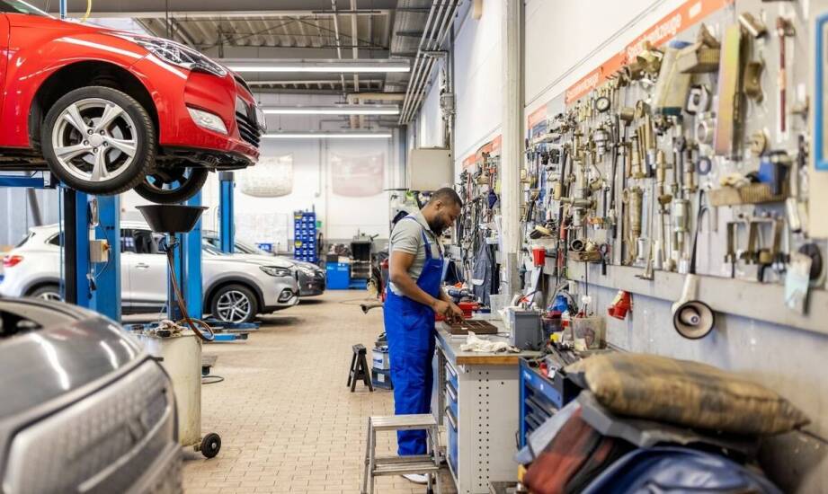 Jak przebiega naprawa auta w warsztacie – najważniejsze etapy i porady
