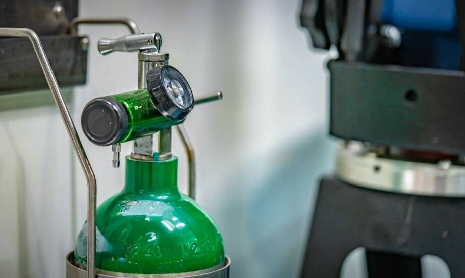 Jak działają instalacje gazów medycznych i jakie mają znaczenie w służbie zdrowia