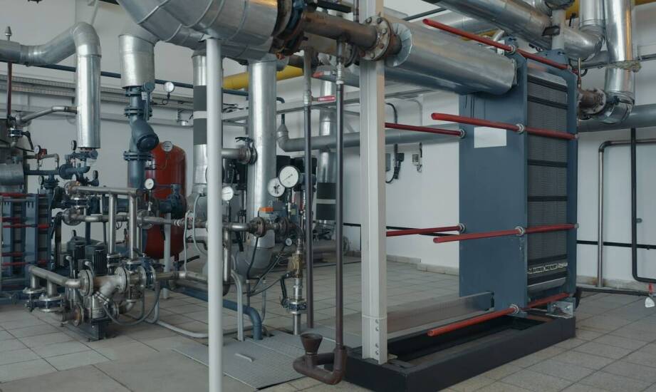 Przemysłowe instalacje grzewcze – zastosowania i zasady działania w fabrykach