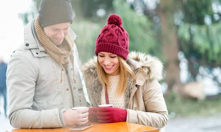 Modne czapki zimowe damskie – stylowe propozycje na chłodne miesiące