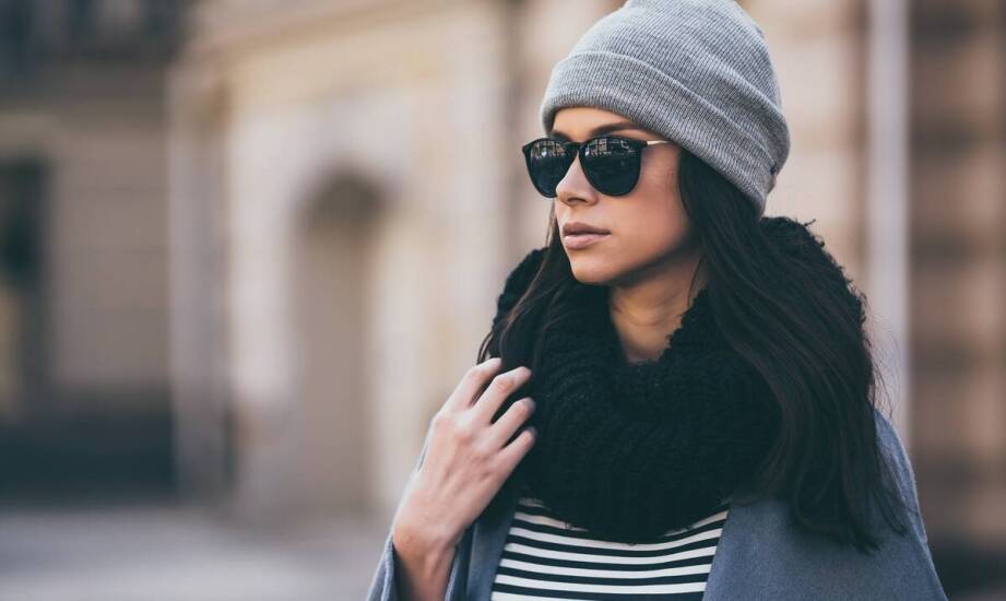 Elegancja na zimę – modne fasony czapek damskich i inspiracje do stylizacji