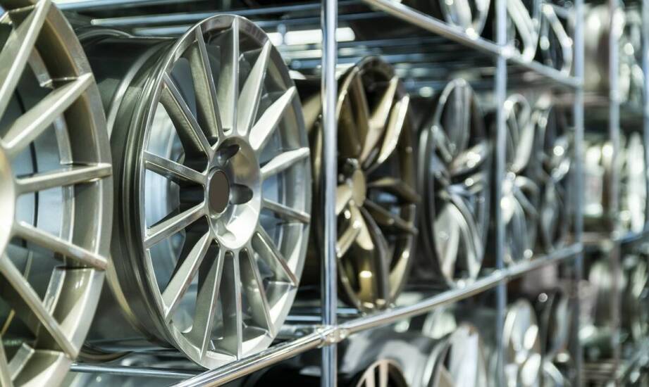 Jak wybrać odpowiednie artykuły metalowe do różnych zastosowań?