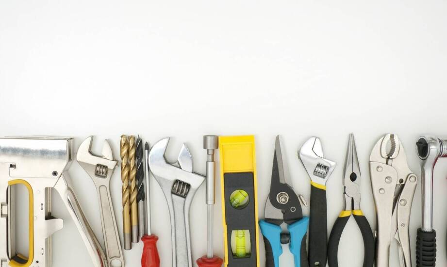 Jakie narzędzia są niezbędne do prac remontowych i majsterkowania?