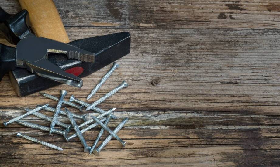 Wkręty – rodzaje, zastosowania i praktyczne wskazówki przy wyborze produktów