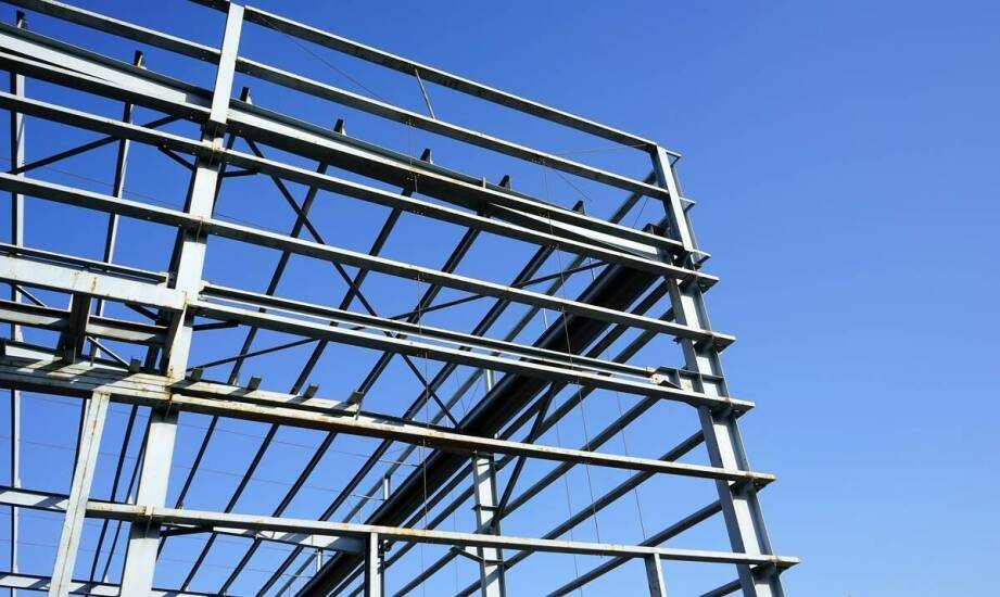 Konstrukcje stalowe – zastosowania, właściwości i korzyści w budownictwie