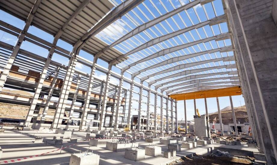 Jakie są korzyści wykorzystania konstrukcji stalowych w projektach budowlanych?