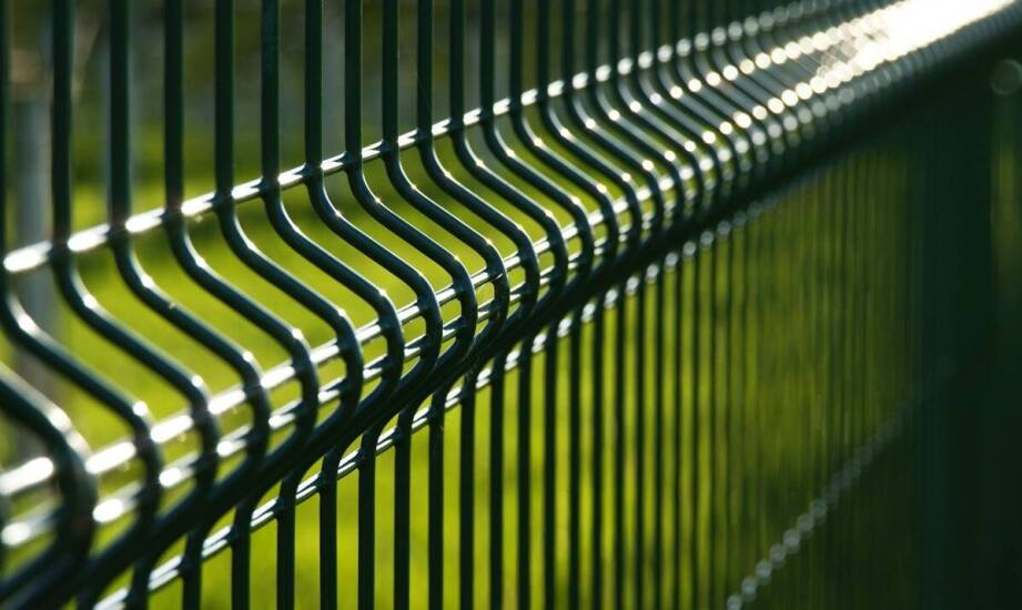 Ogrodzenia metalowe – rodzaje, zalety i zastosowanie w aranżacji posesji