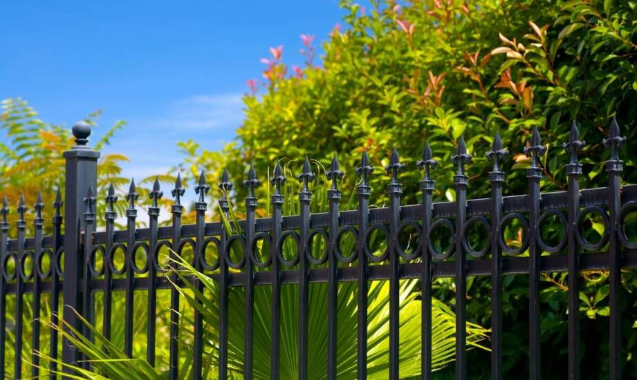 Ogrodzenia – najnowsze materiały, wzory i funkcje w aranżacji posesji