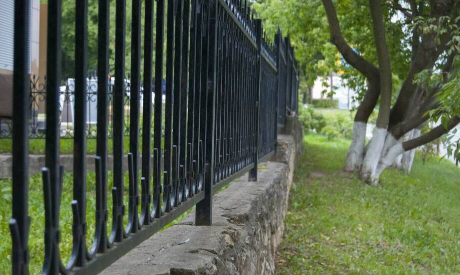 Jakie ogrodzenie wybrać? Przegląd rozwiązań do każdej posesji