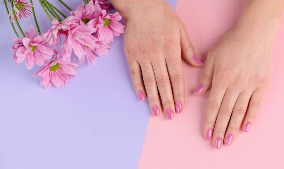 Sekrety manicure hybrydowego – jak uzyskać efekt pięknych i zadbanych dłoni