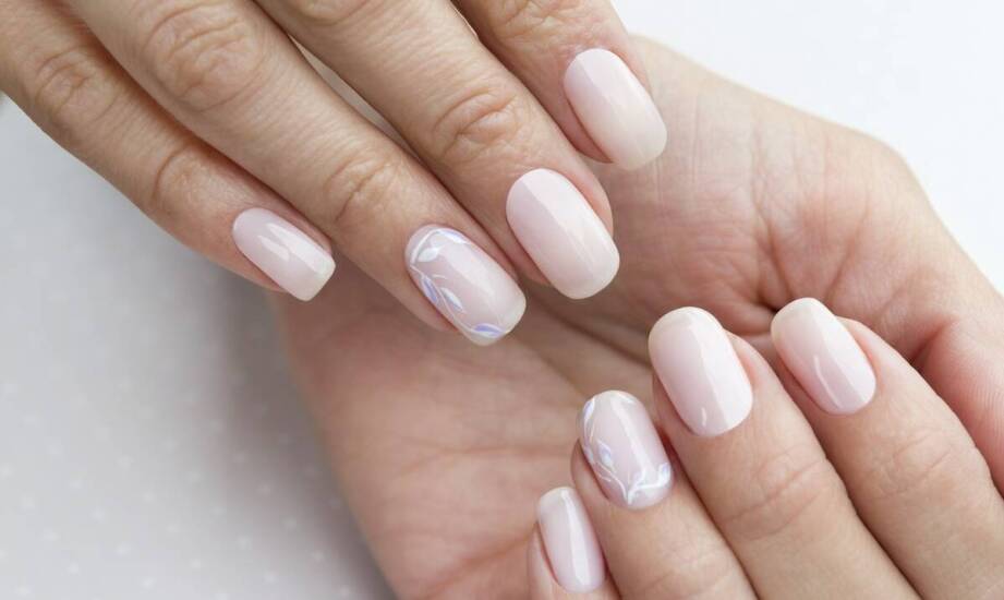 Manicure hybrydowy – jak wybrać stylizację i zadbać o zdrowe paznokcie