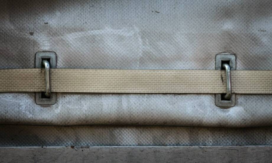 Tytanowa klamra na wrastające paznokcie – działanie, efekty i wskazania