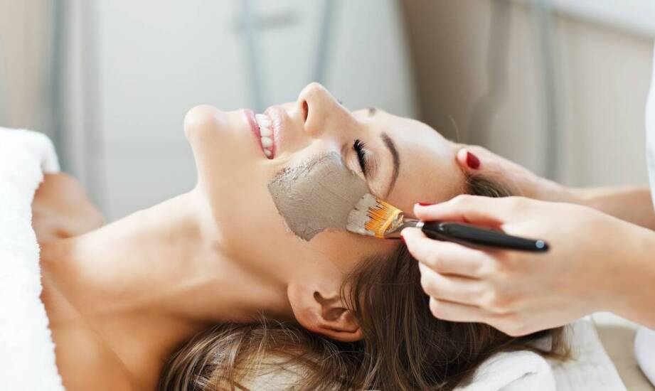 Zabiegi kosmetyczne poprawiające wygląd i samopoczucie – przegląd metod
