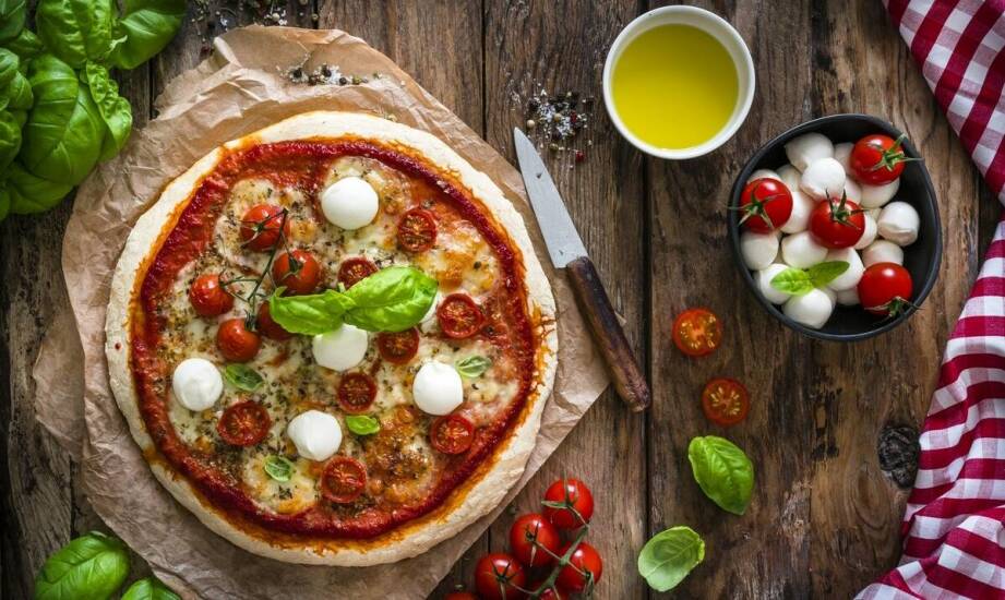 Mozzarella do pizzy – pochodzenie, właściwości i rola w kuchni włoskiej