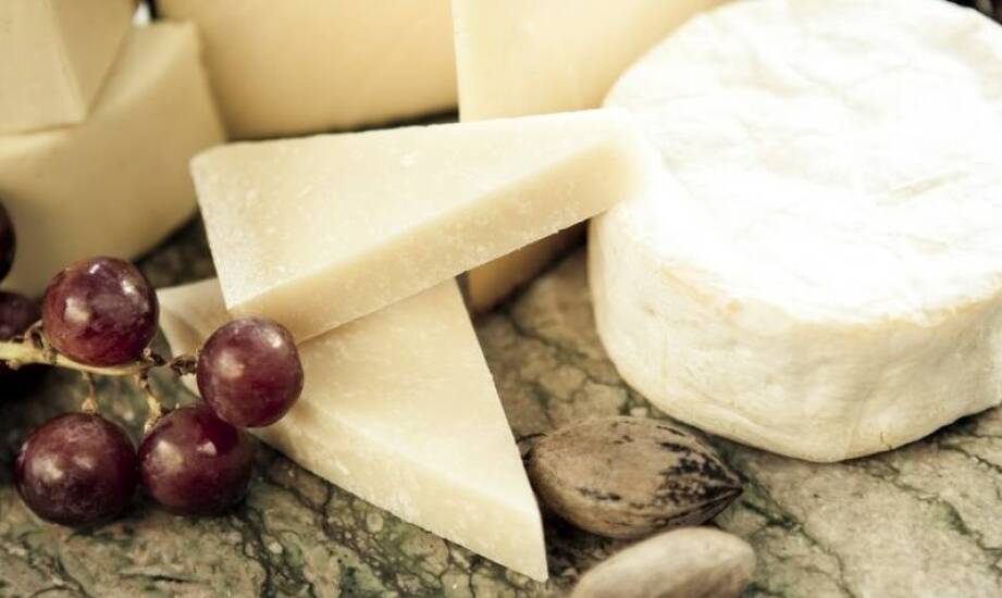 Ser dojrzewający Caciocavallo – historia, smak i zastosowanie w kuchni