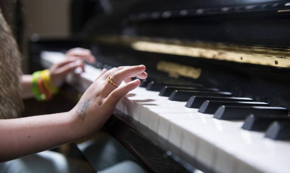 Co wpływa na wartość pianina przy sprzedaży? Kluczowe czynniki i porady