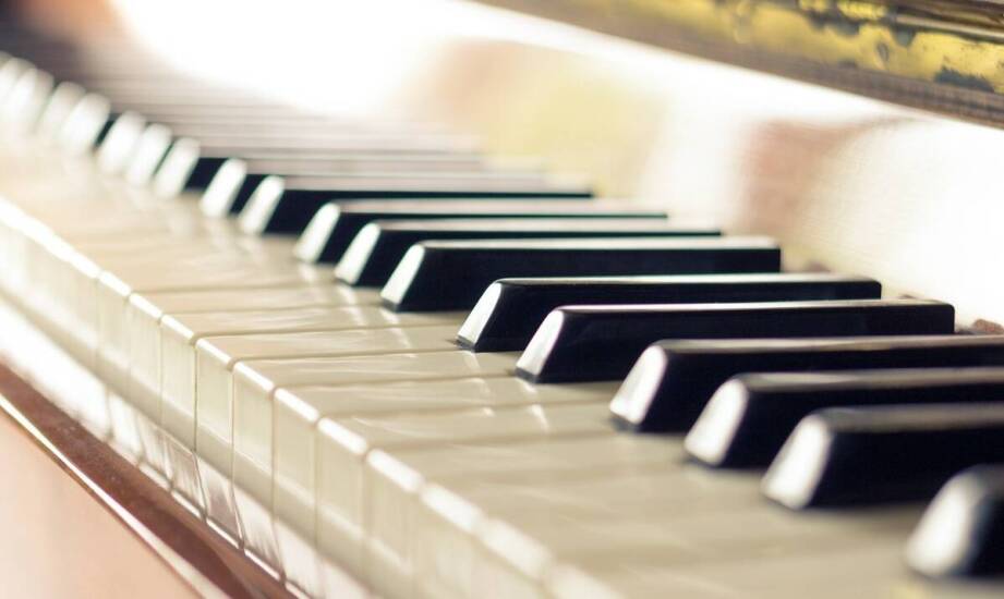 Używane pianino Yamaha – czym się wyróżnia i jakie ma zalety użytkowe