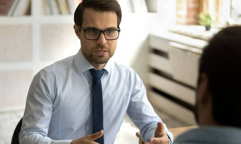 Czym zajmuje się radca prawny i jakie sprawy można mu powierzyć?