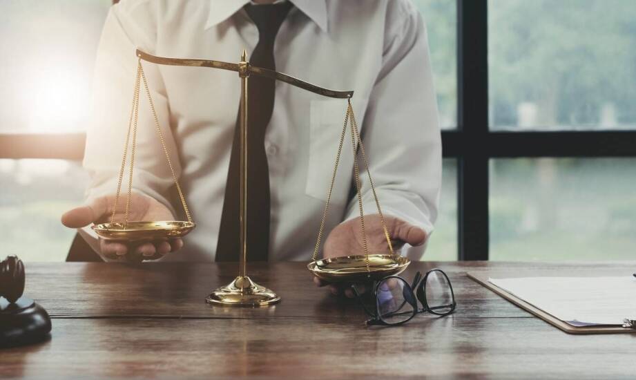 Jakie uprawnienia posiada adwokat oraz w jakich sprawach może reprezentować klienta